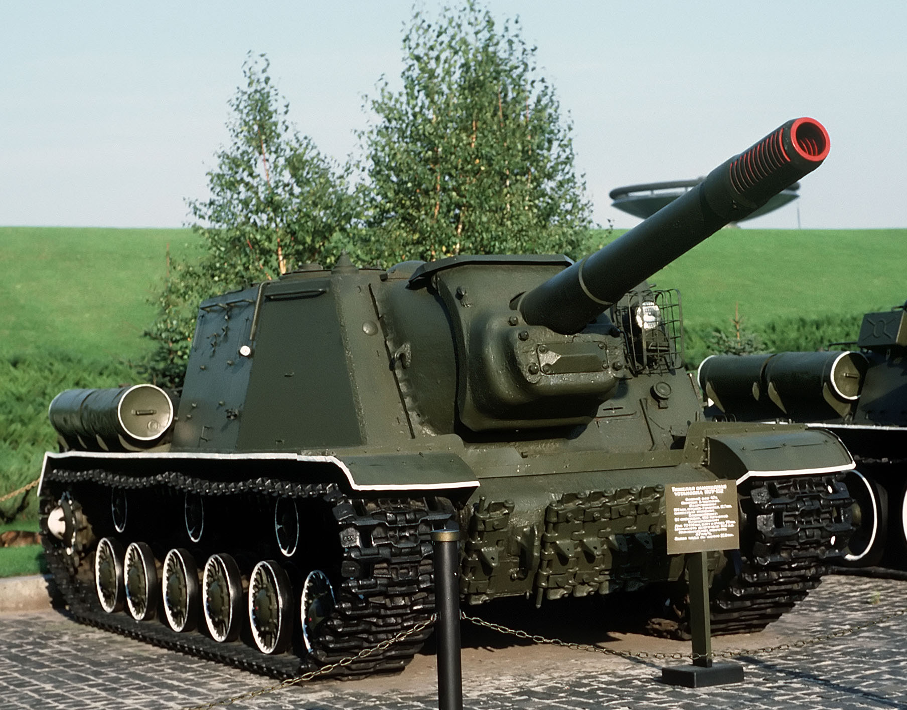 Сборная модель. Советское штурмовое орудие ИСУ-152   