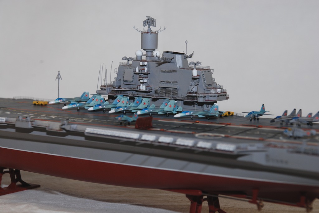 Подарочный набор - Модель для склеивания - Авианосец Адмирал Кузнецов  