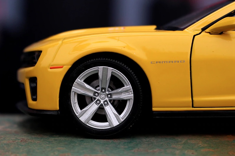 Коллекционная модель машина Chevrolet Camaro, 1:24  