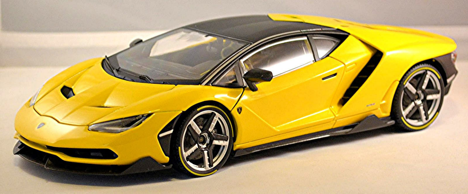 Модель машины - Lamborghini Centenario, 1:18  