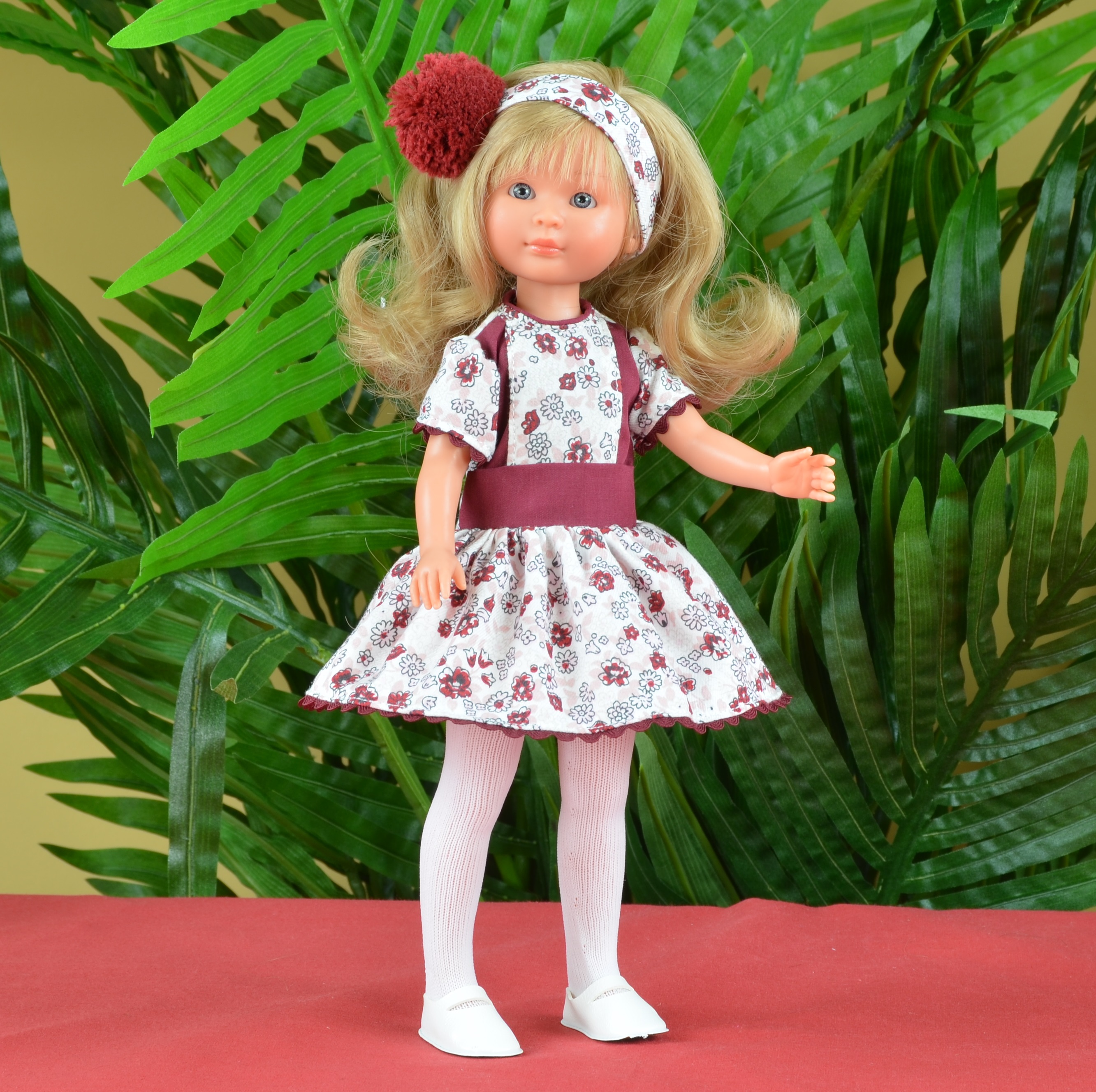 Кукла Селия в бордовом платье, 30 см.