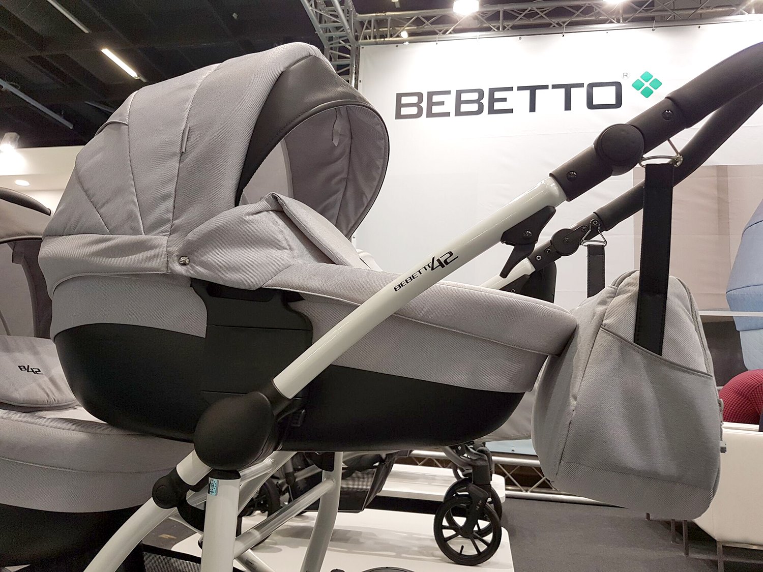 Модульная детская коляска 2 в 1 для двойни Bebetto 42 2017 - шасси белая/bia – 05  