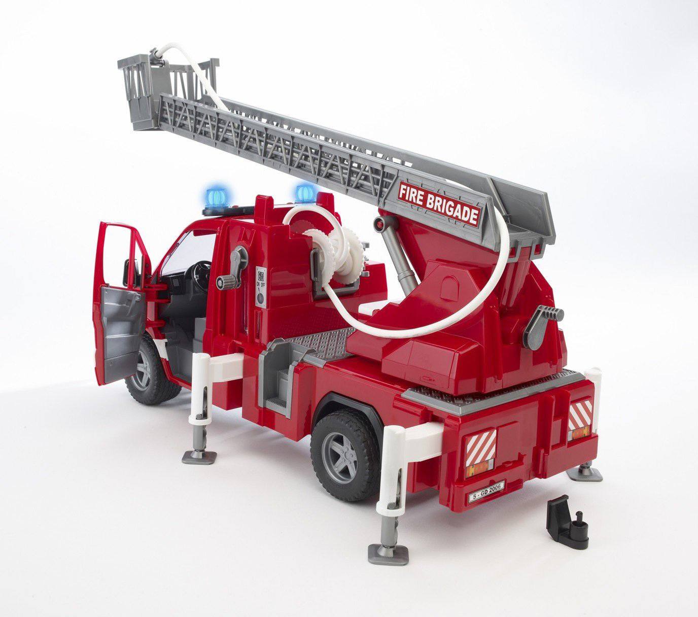 Bruder Mercedes Sprinter - пожарная машина с функцией разбрызгивания воды, свет и звук  