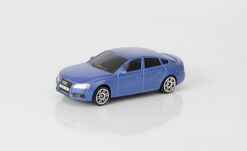 Машина металлическая Audi A5 2011, 1:64, 2 цвета - белый, синий  