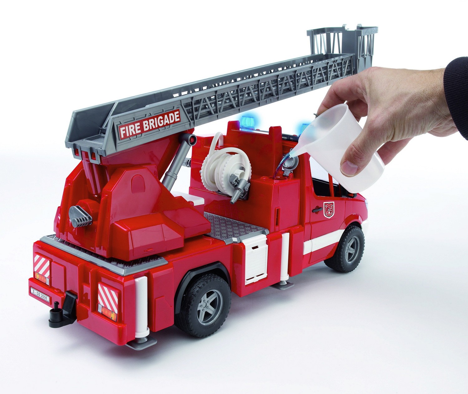 Bruder Mercedes Sprinter - пожарная машина с функцией разбрызгивания воды, свет и звук  