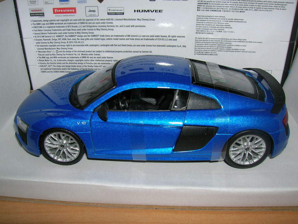 Модель машины - Audi R8 V10 Plus, 1:24   