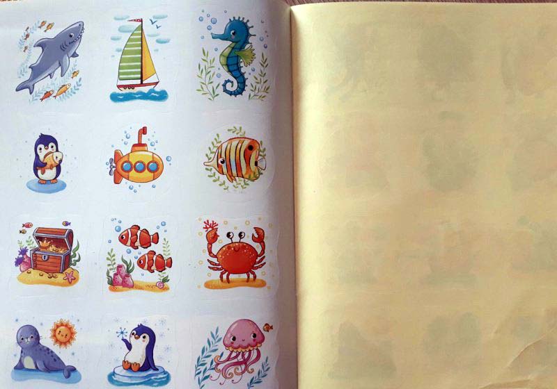 Книжка с наклейками - Жители морей и океанов  