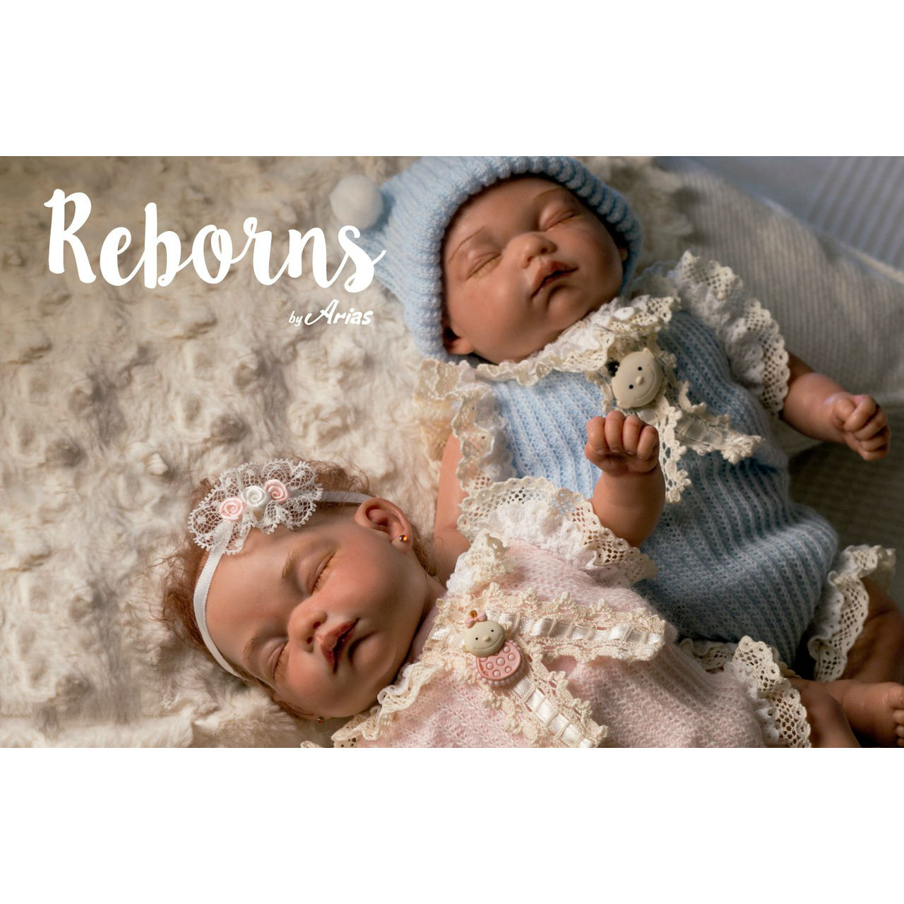 Новорождённые пупсы-близнецы Arias ReBorns Gemelos 30 см., виниловые в одежде, похожи на настоящих новорождённых детей  