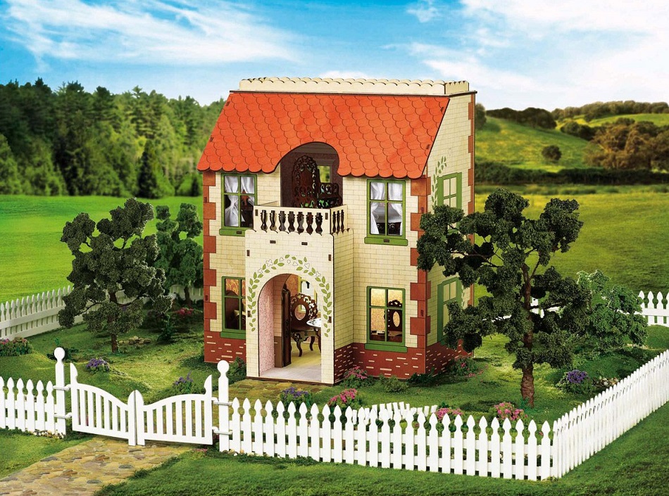 Кукольный дом с черепичной крышей  